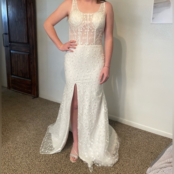 Wedding / Prom Dress - Picture 3 of 6